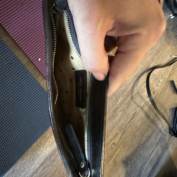 Kate spade zip- makeup or chuch - Picture 2 of 2